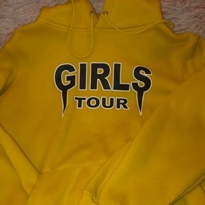 Yellow Sorella Boutique “GIRLS TOUR” Pullover